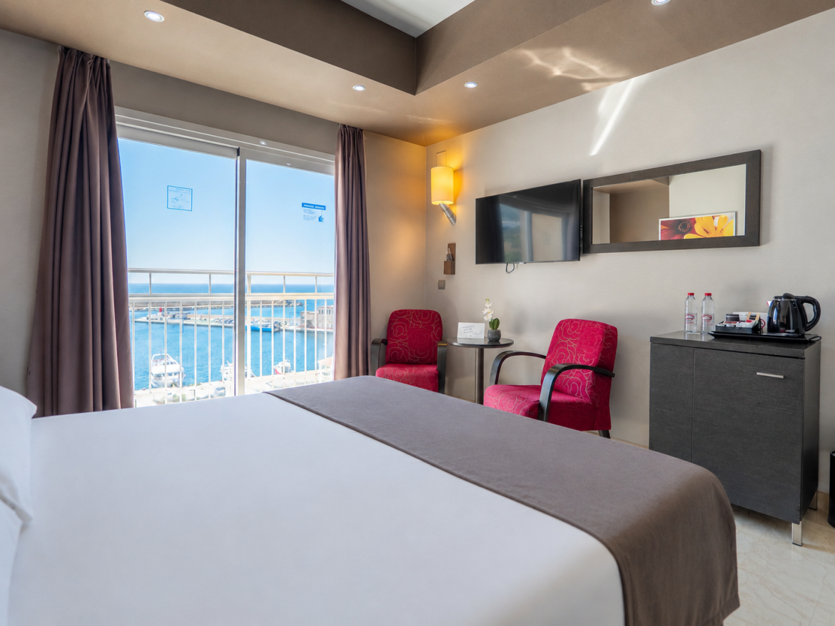 Habitación Doble Superior con Vistas Frontales al Mar y Terraza